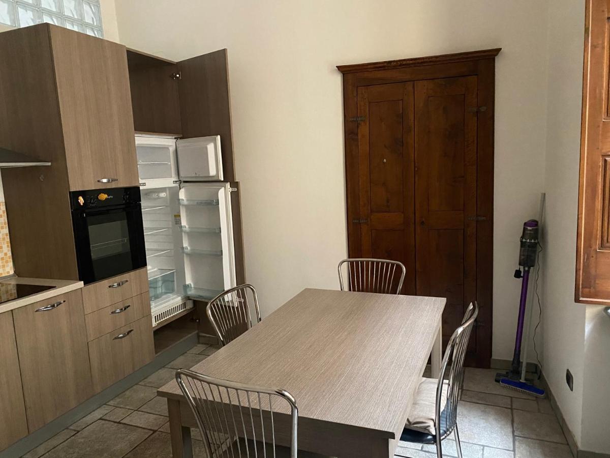 Tito'S Apartment Cuneo Bagian luar foto